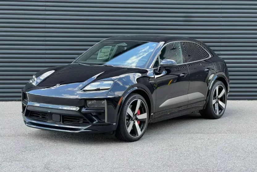 2025 Porsche Macan Electric Turbo photo 1