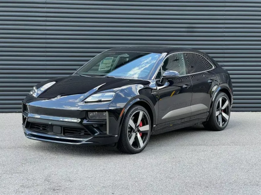 2025 Porsche Macan Electric Turbo photo 1
