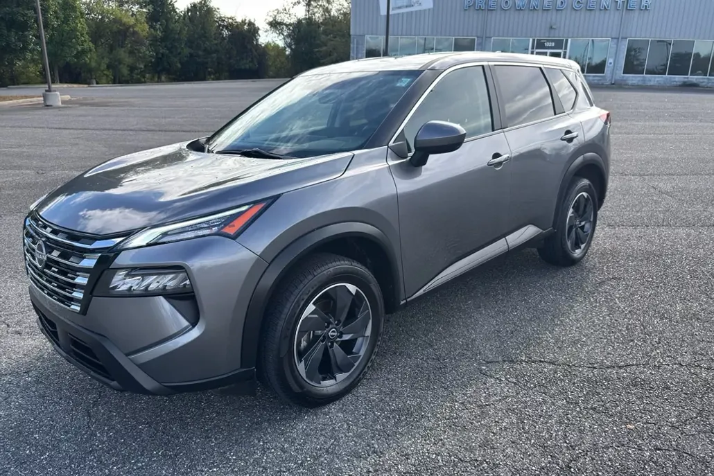 2024 Nissan Rogue SV photo 1