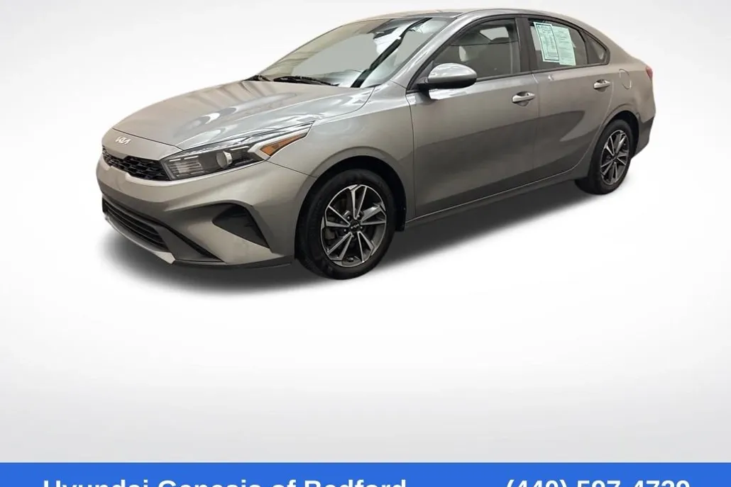 2022 Kia Forte LXS photo 1