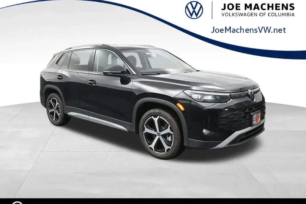 2025 Volkswagen Tiguan SE photo 1