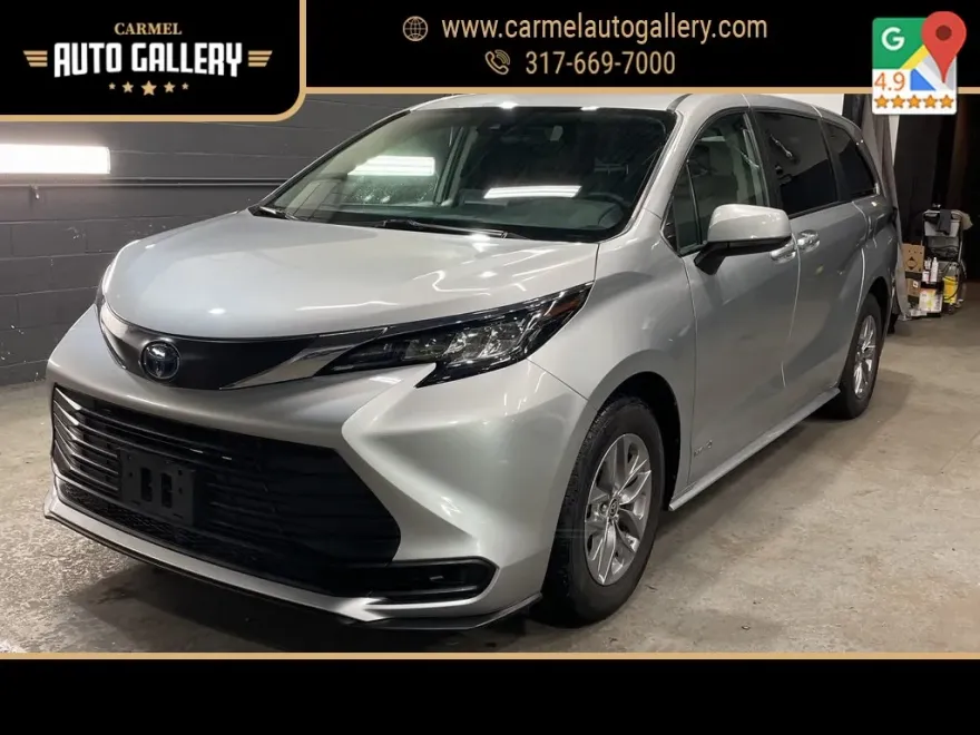 2021 Toyota Sienna LE photo 1