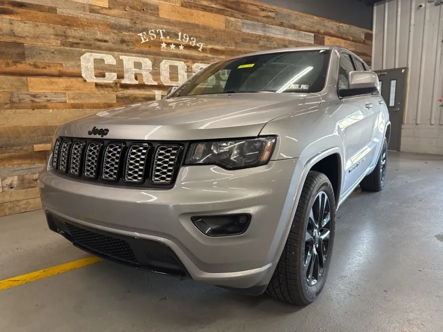 2021 Jeep Grand Cherokee Laredo X photo 1