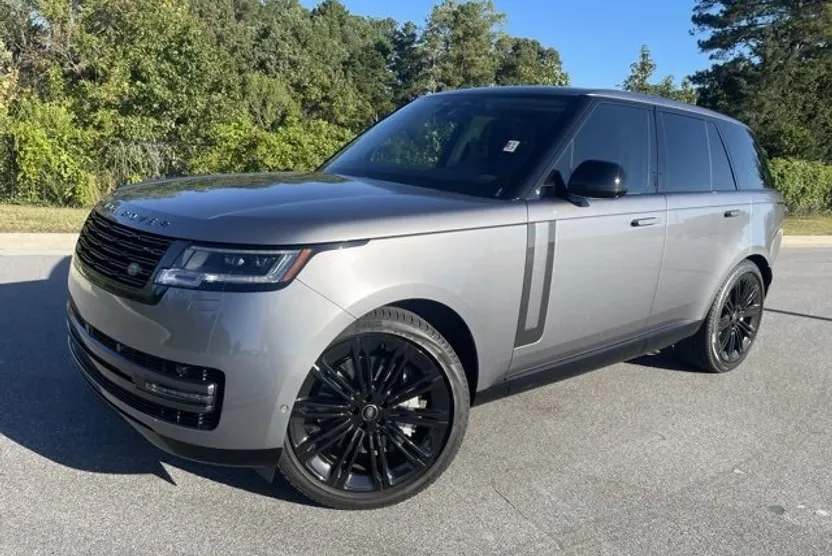 2024 Land Rover Range Rover SE photo 1