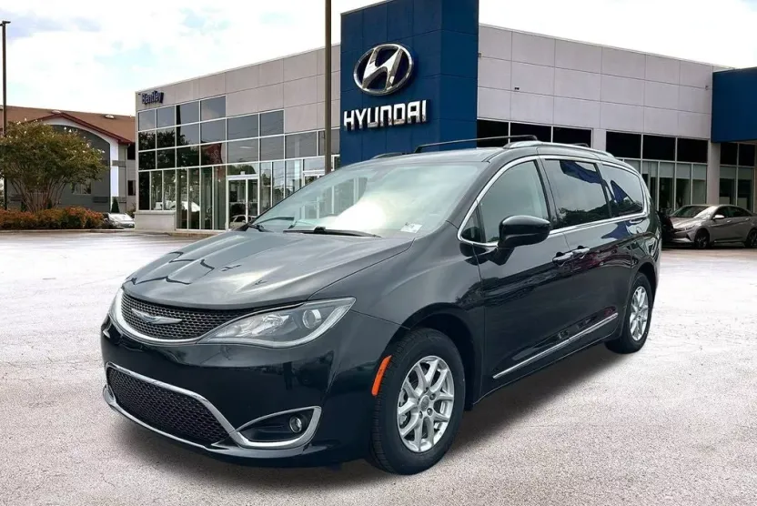 2020 Chrysler Pacifica Touring L photo 1