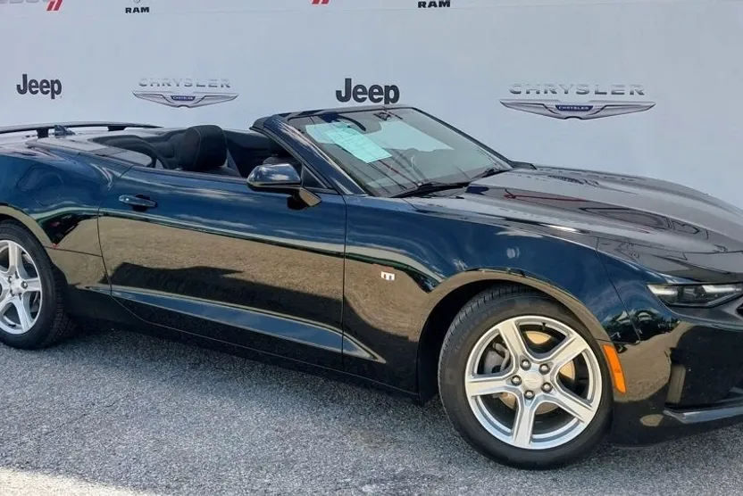 2023 Chevrolet Camaro 1LT photo 1