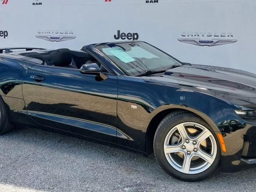 2023 Chevrolet Camaro 1LT photo 1