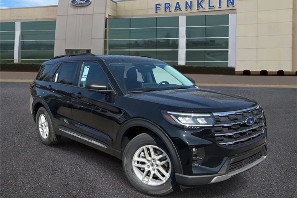 2025 Ford Explorer photo 1