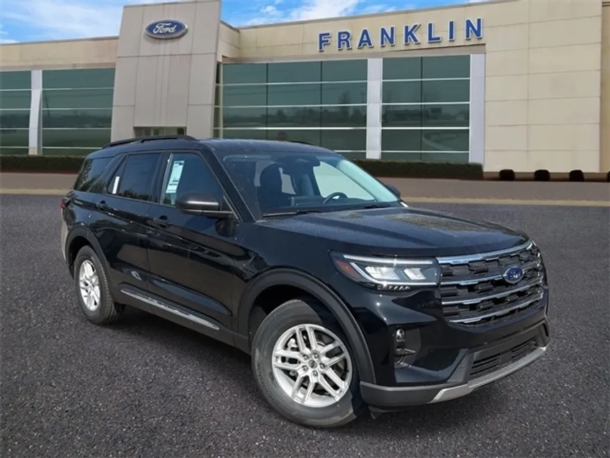 2025 Ford Explorer photo 1