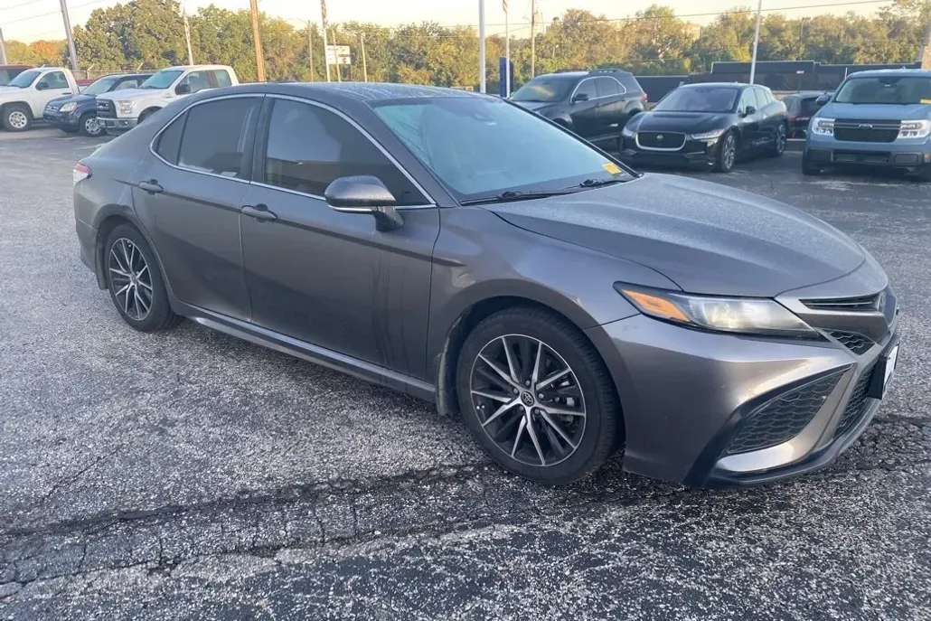2023 Toyota Camry SE photo 1