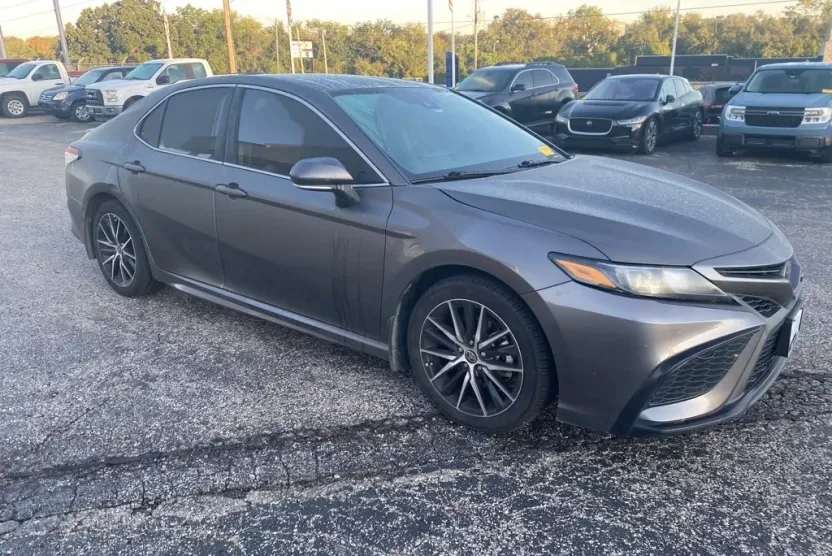 2023 Toyota Camry SE photo 1