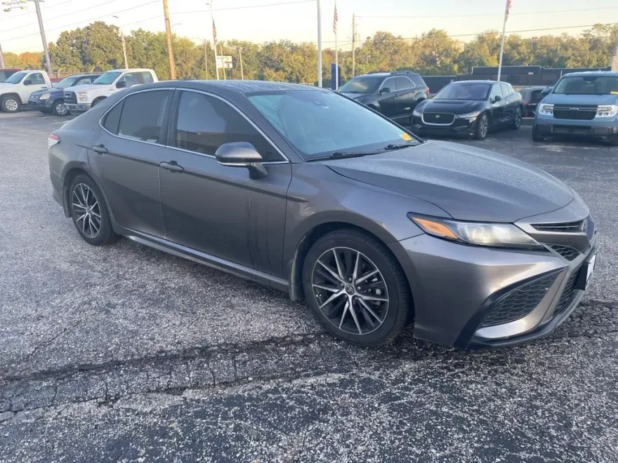 2023 Toyota Camry SE photo 1