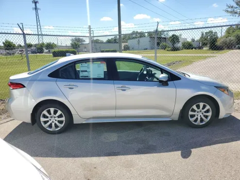 2026 Toyota Corolla LE photo 4