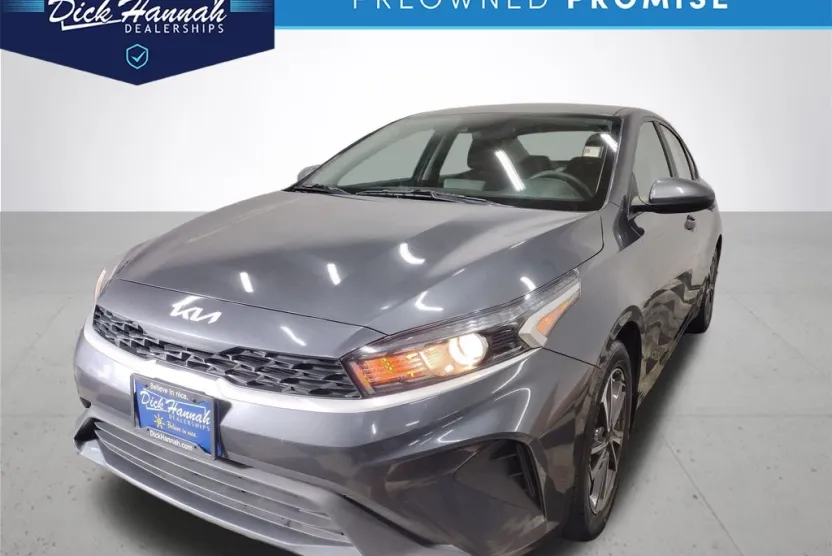 2023 Kia Forte LXS photo 1