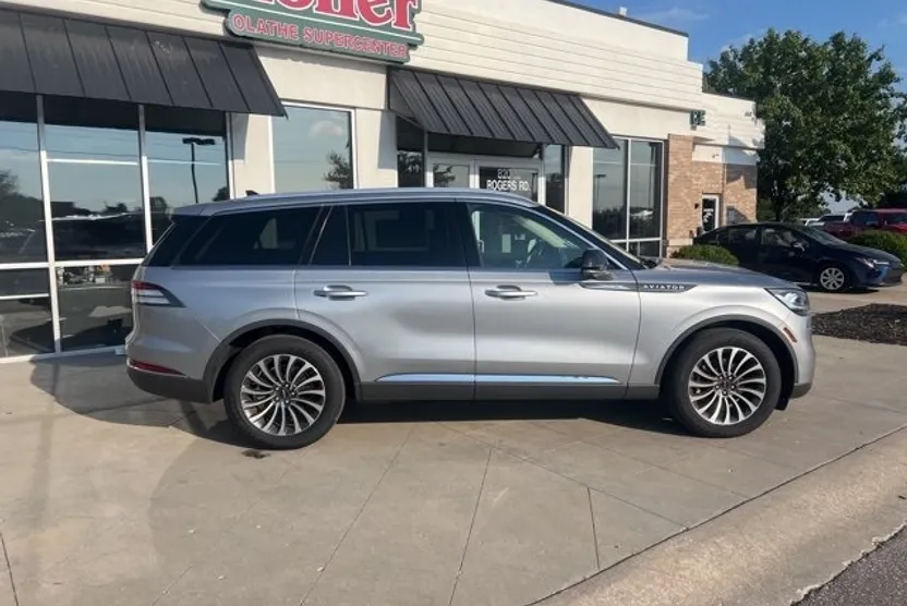 2023 Lincoln Aviator Reserve photo 1