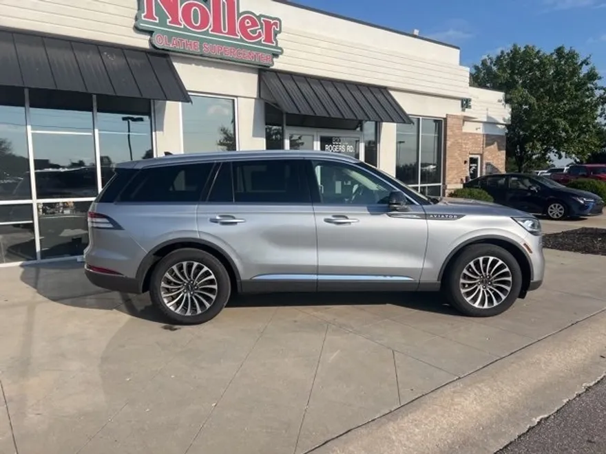 2023 Lincoln Aviator Reserve photo 1