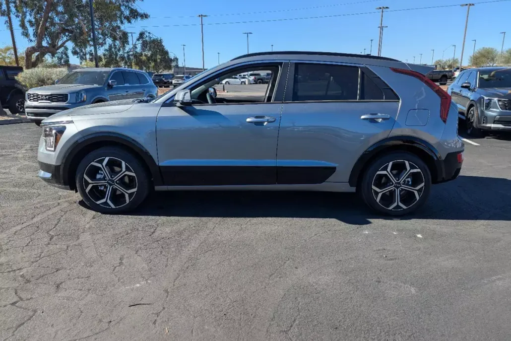 2025 Kia Niro EX Touring photo 1
