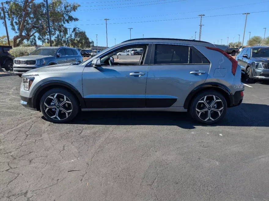 2025 Kia Niro EX Touring photo 1