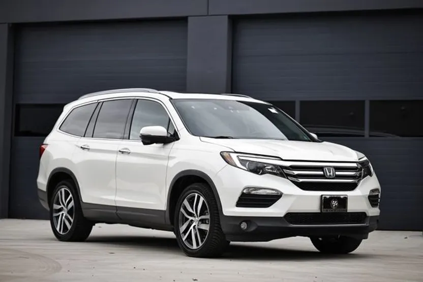 2016 Honda Pilot Touring photo 1