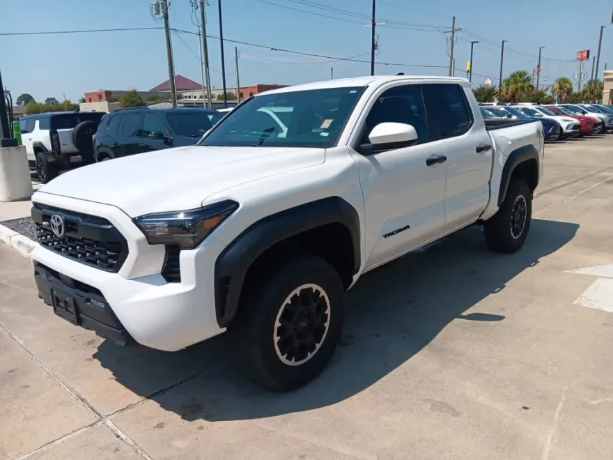 2024 Toyota Tacoma SR5 photo 1