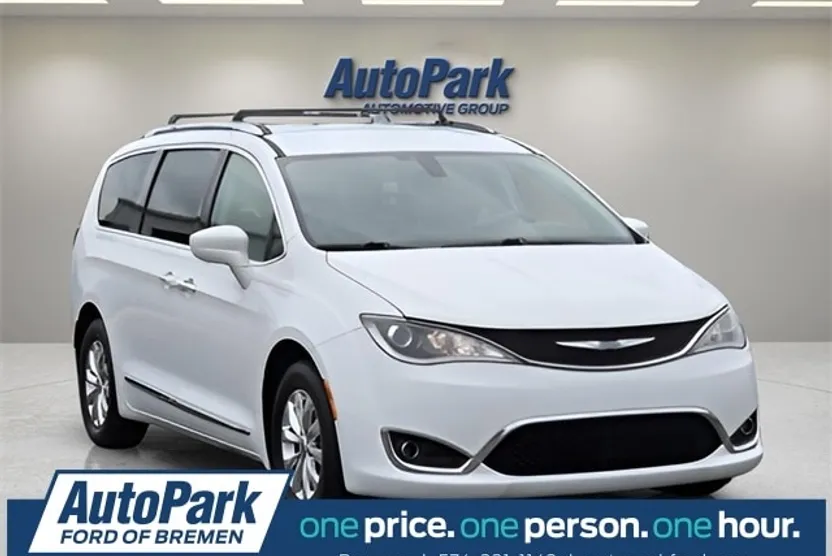 2018 Chrysler Pacifica Touring L photo 1