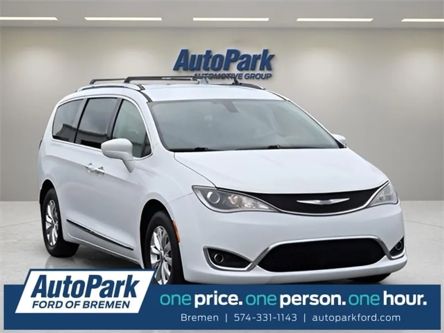 2018 Chrysler Pacifica Touring L photo 1