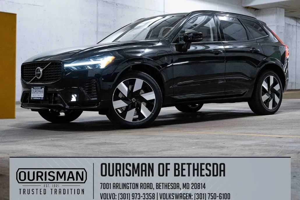 2025 Volvo XC60 T8 Plus photo 1