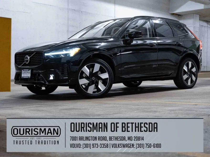 2025 Volvo XC60 T8 Plus photo 1