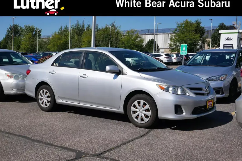 2011 Toyota Corolla LE photo 1