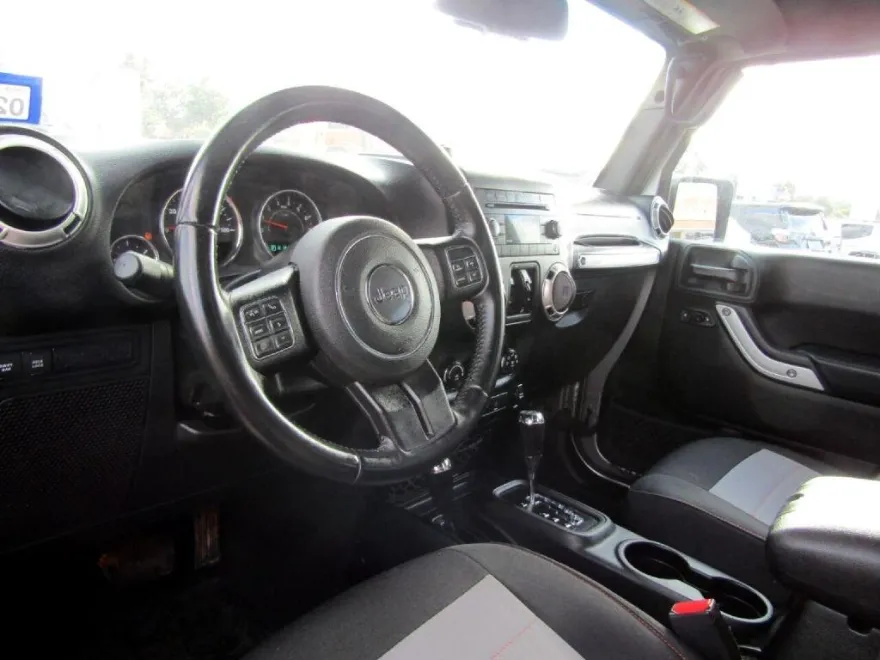 2017 Jeep Wrangler Unlimited Rubicon photo 12