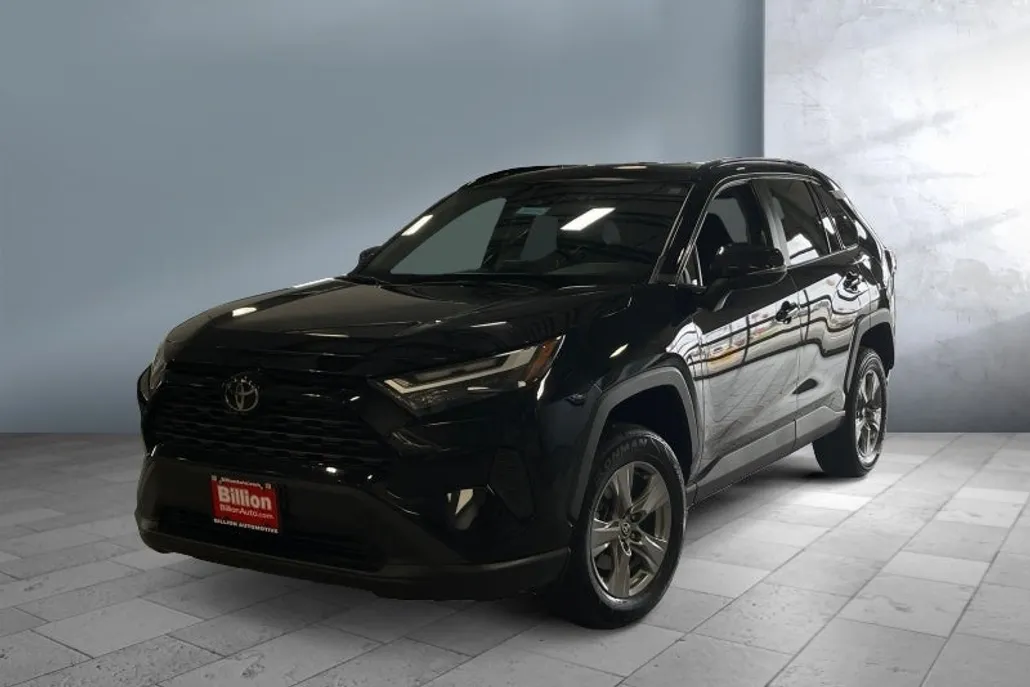 2024 Toyota RAV4 XLE photo 1