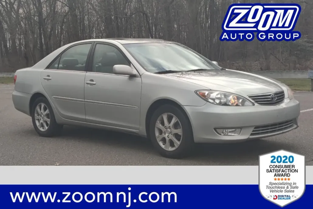 2005 Toyota Camry LE photo 1