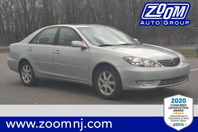 2005 Toyota Camry LE photo 1