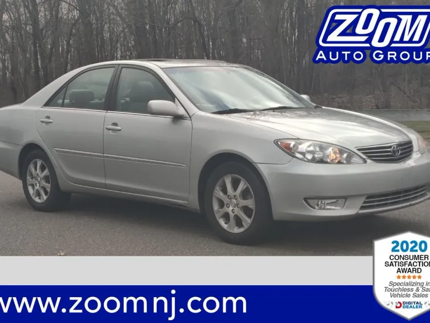 2005 Toyota Camry LE photo 1