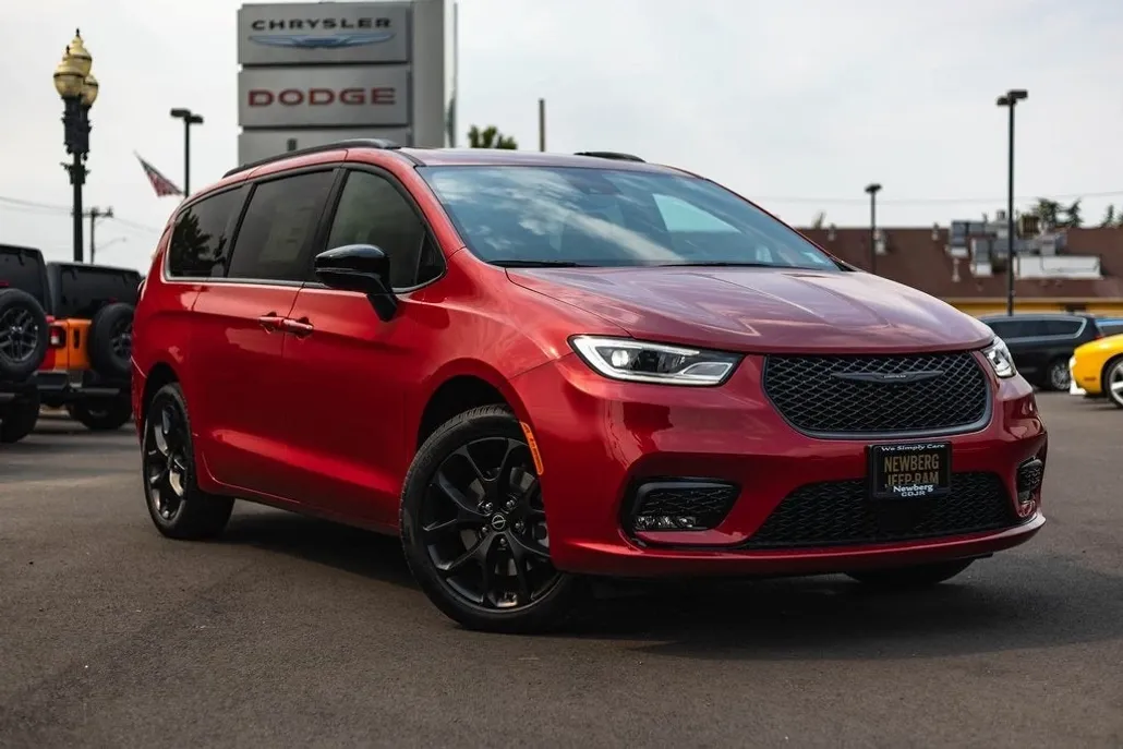 2026 Chrysler Pacifica Limited photo 1