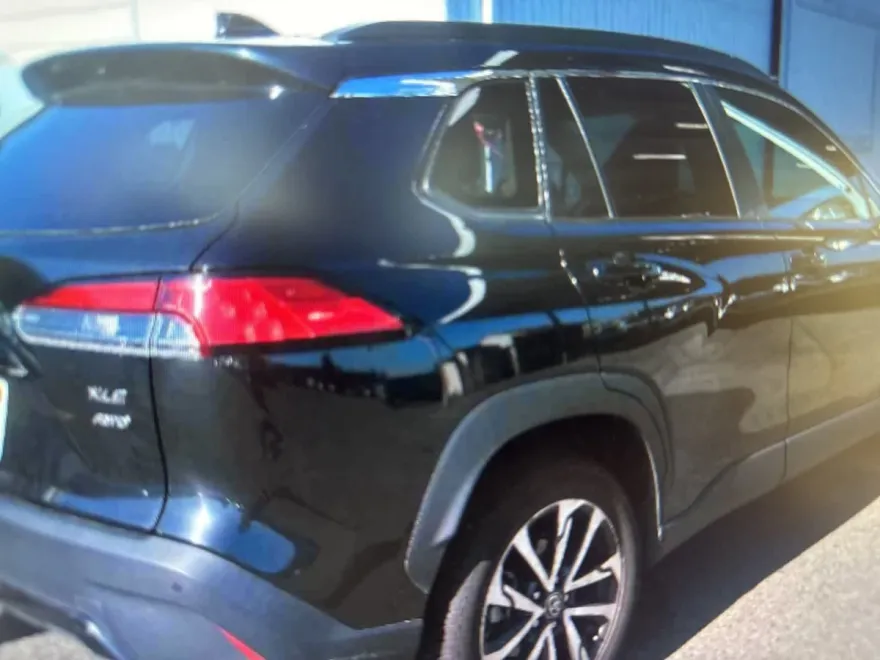2023 Toyota Corolla Cross XLE photo 1