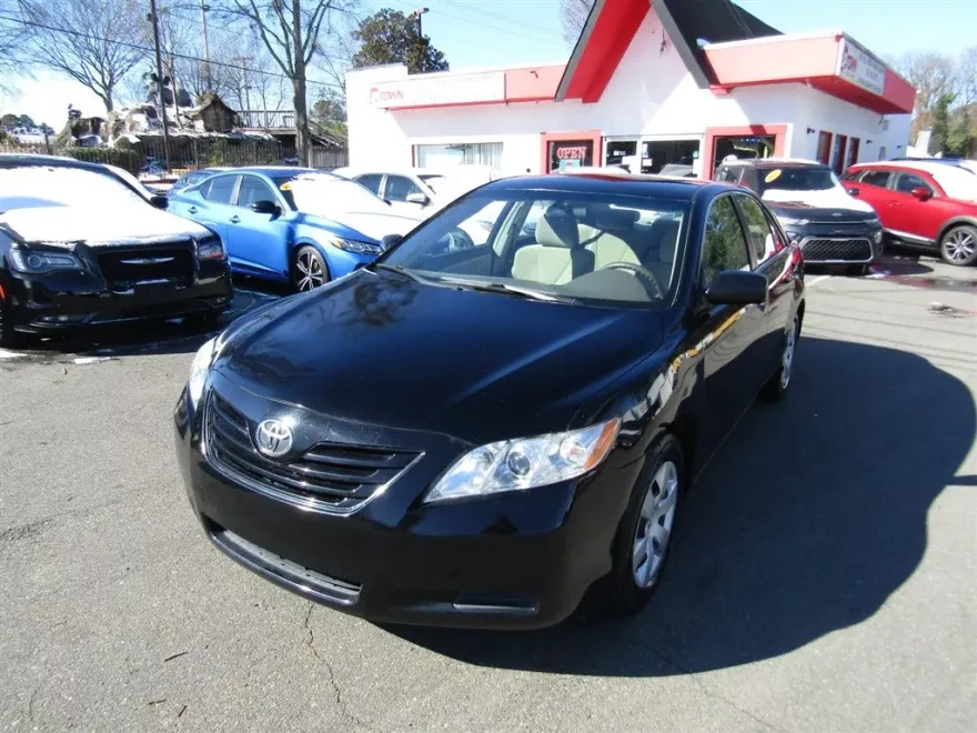2009 Toyota Camry LE photo 1