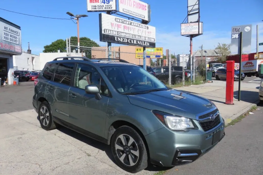2017 Subaru Forester 2.5i Premium photo 1