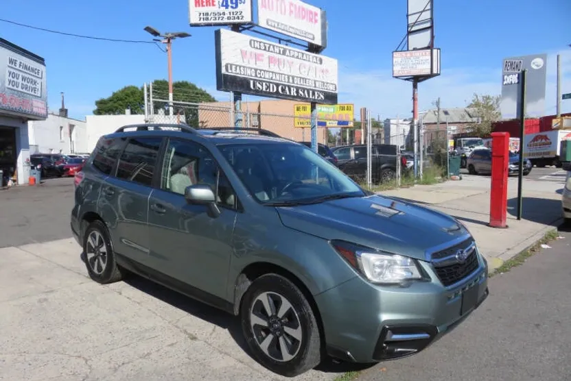 2017 Subaru Forester 2.5i Premium photo 1