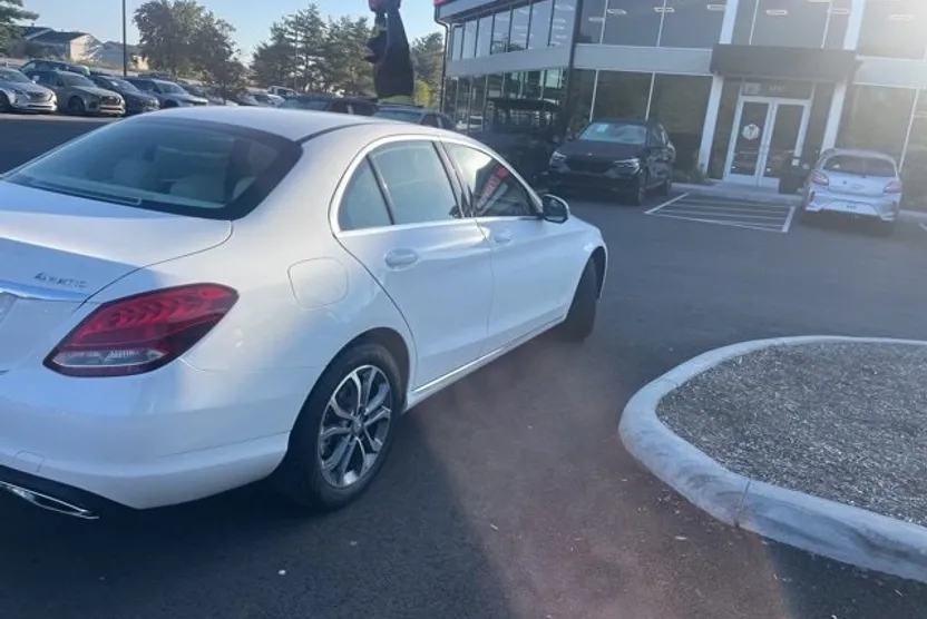 2016 Mercedes Benz C 300 photo 1