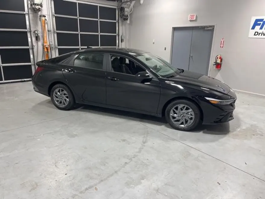 2025 Hyundai Elantra Hybrid Blue photo 1