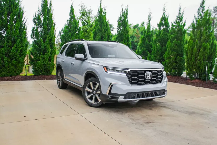 2025 Honda Pilot Touring photo 1