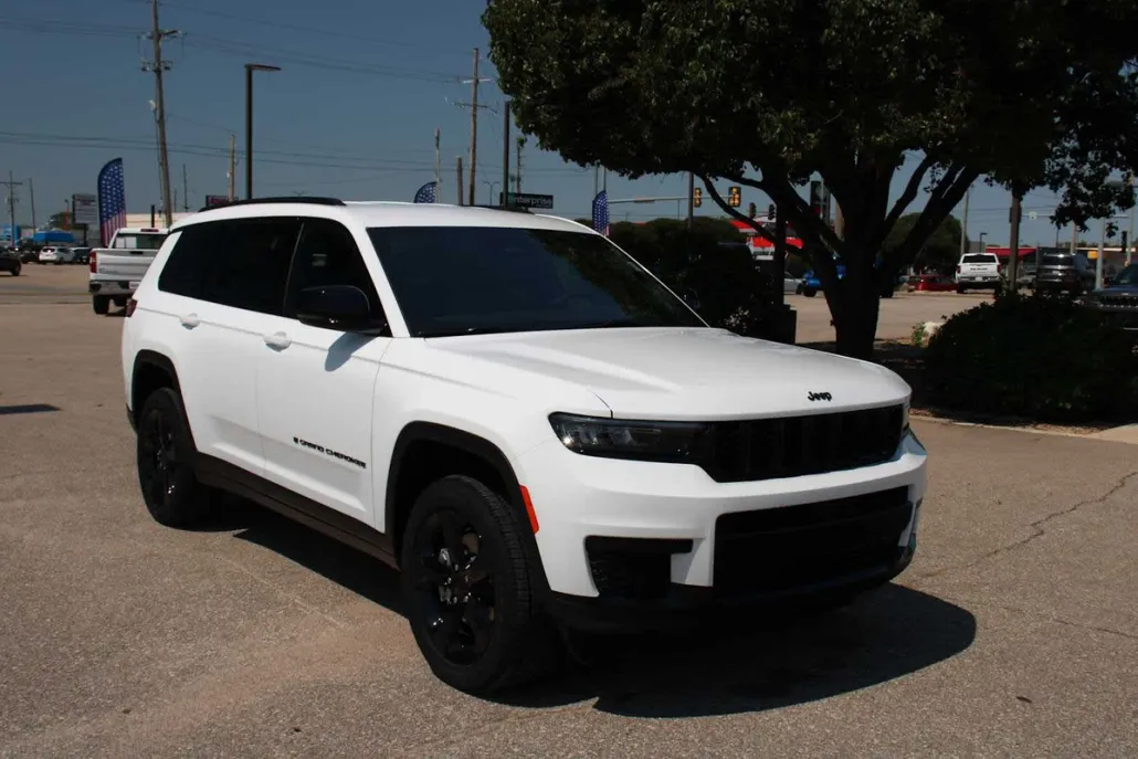 2025 Jeep Grand Cherokee Laredo Altitude photo 1