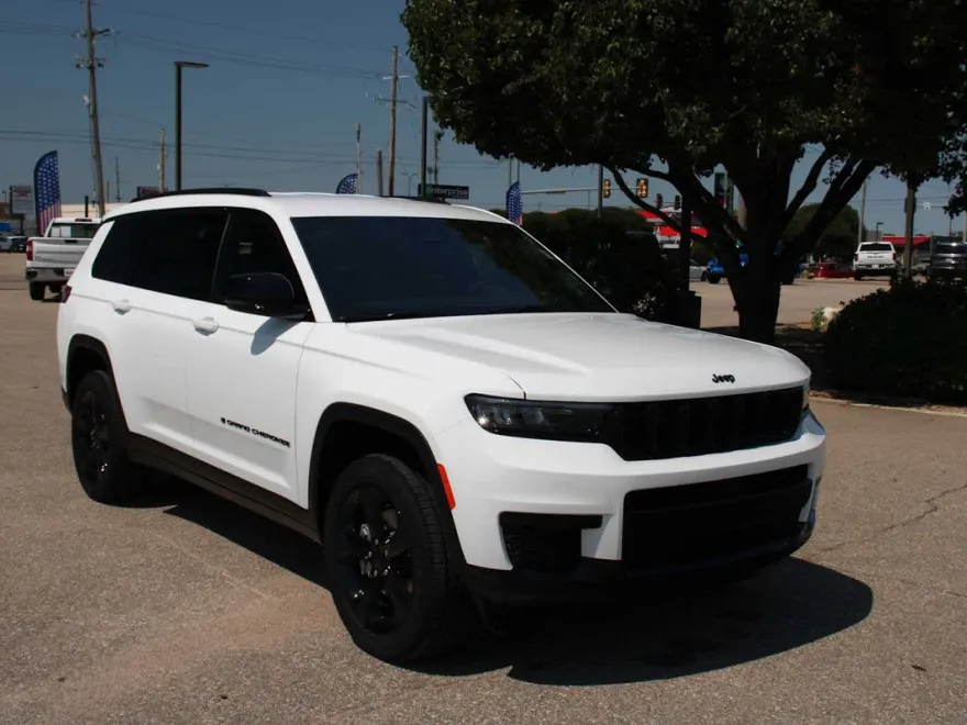 2025 Jeep Grand Cherokee Laredo Altitude photo 1
