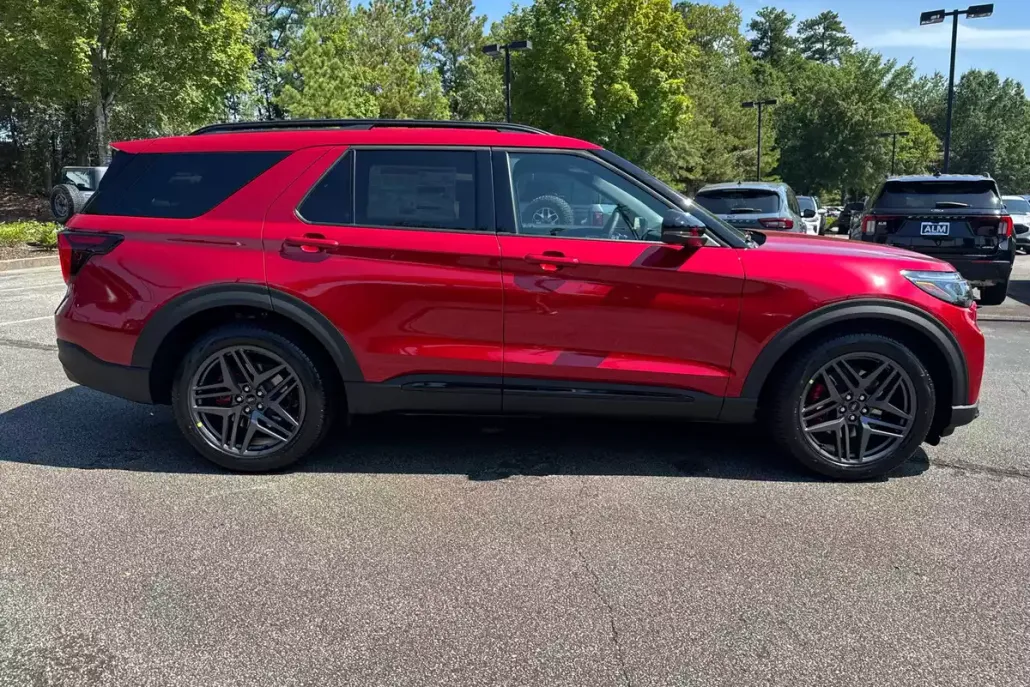 2025 Ford Explorer ST photo 1
