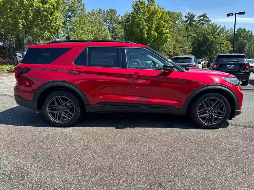 2025 Ford Explorer ST photo 1