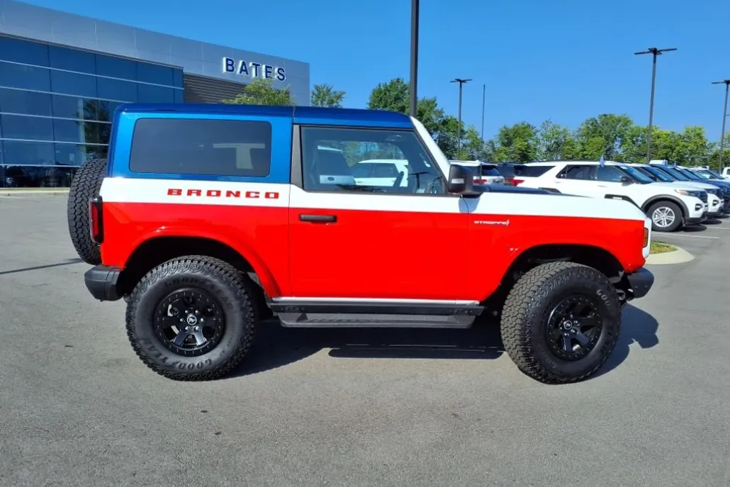 2025 Ford Bronco First Edition photo 1