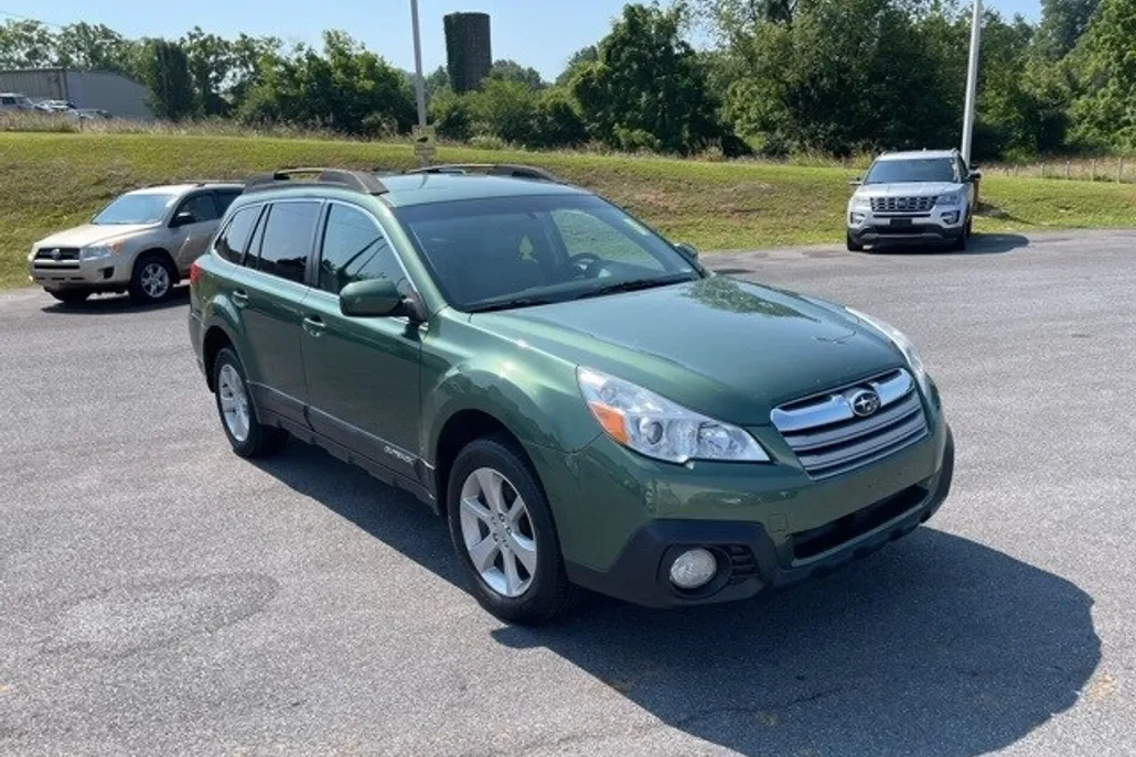 2014 Subaru Outback 2.5i Premium photo 1