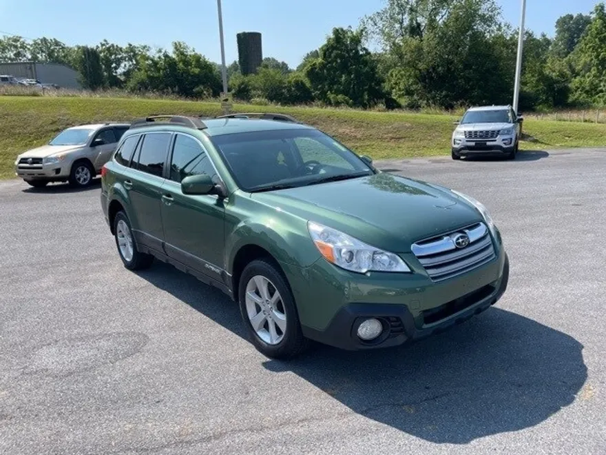 2014 Subaru Outback 2.5i Premium photo 1
