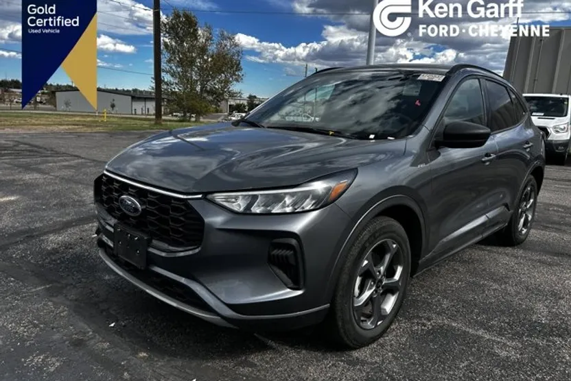 2023 Ford Escape ST-Line photo 1